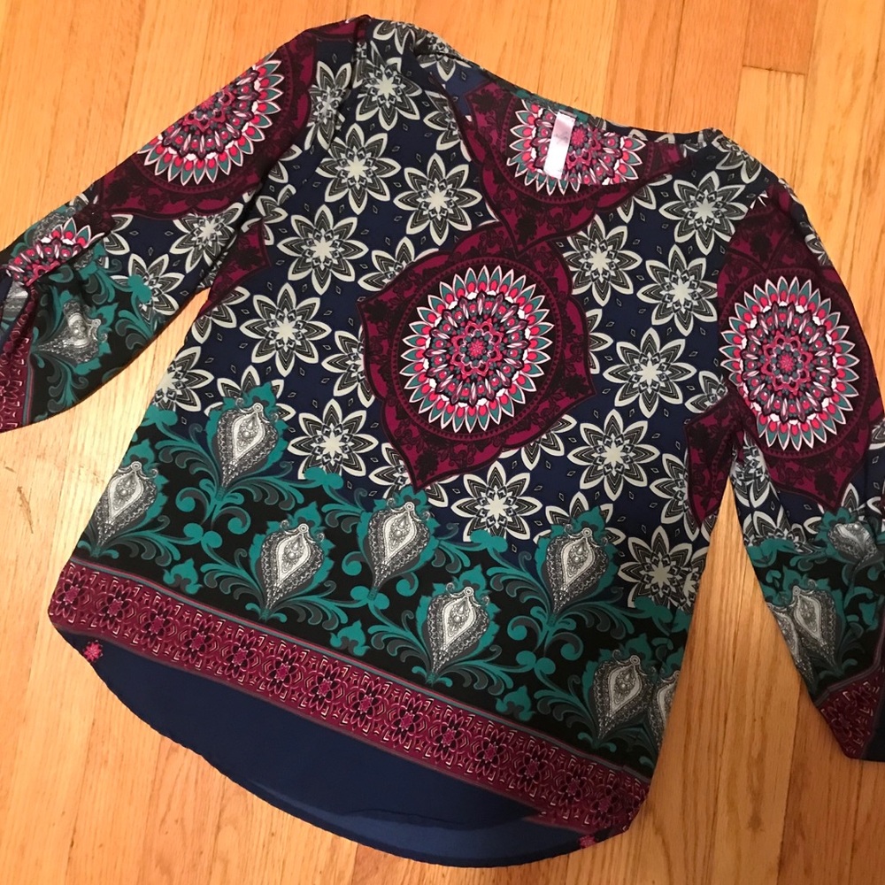 Francesca’s Alya • Paisley Print Blouse